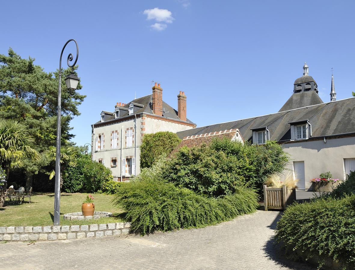 Logis Hotel Restaurant Du Labrador Saint-Benoit-sur-Loire Bagian luar foto