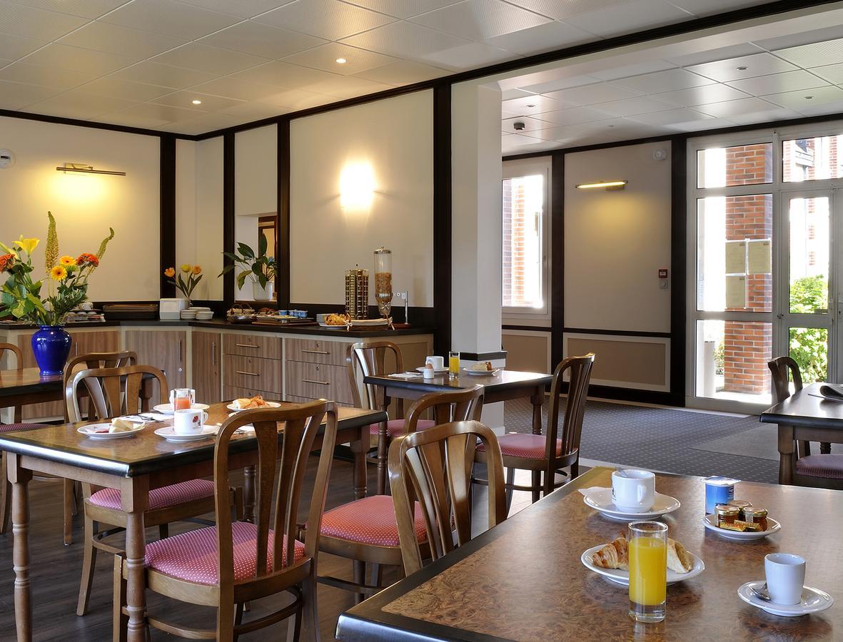Logis Hotel Restaurant Du Labrador Saint-Benoit-sur-Loire Bagian luar foto