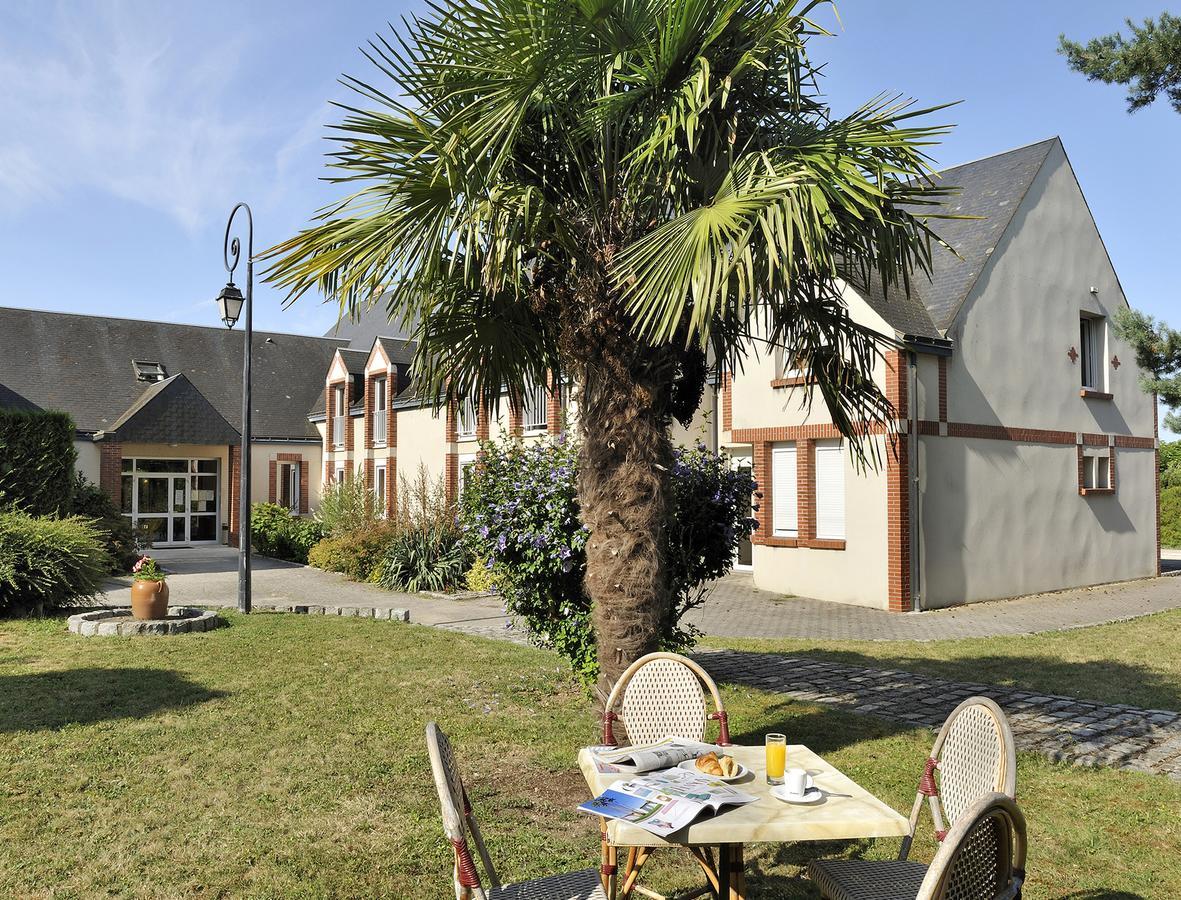 Logis Hotel Restaurant Du Labrador Saint-Benoit-sur-Loire Bagian luar foto