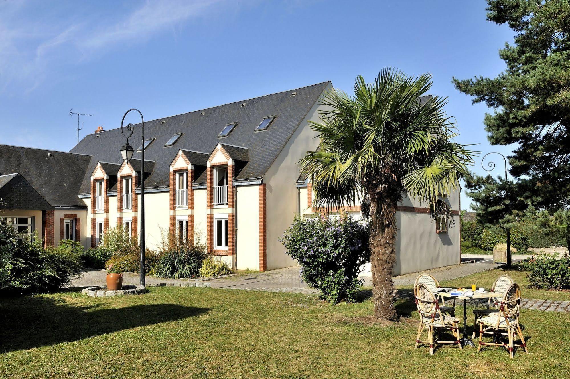 Logis Hotel Restaurant Du Labrador Saint-Benoit-sur-Loire Bagian luar foto