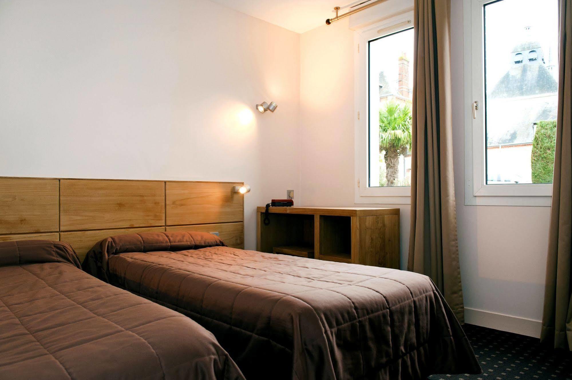 Logis Hotel Restaurant Du Labrador Saint-Benoit-sur-Loire Bagian luar foto