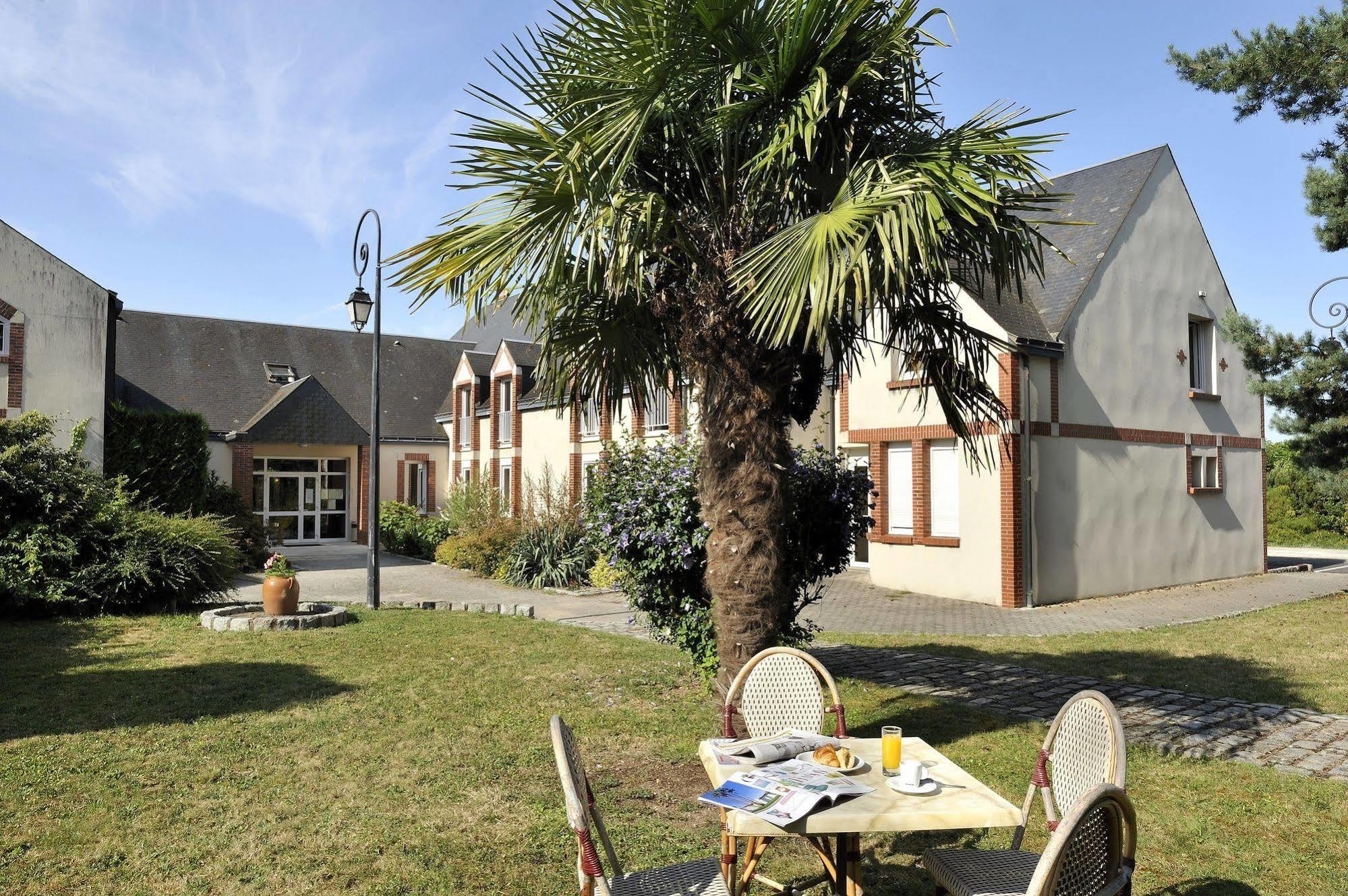 Logis Hotel Restaurant Du Labrador Saint-Benoit-sur-Loire Bagian luar foto