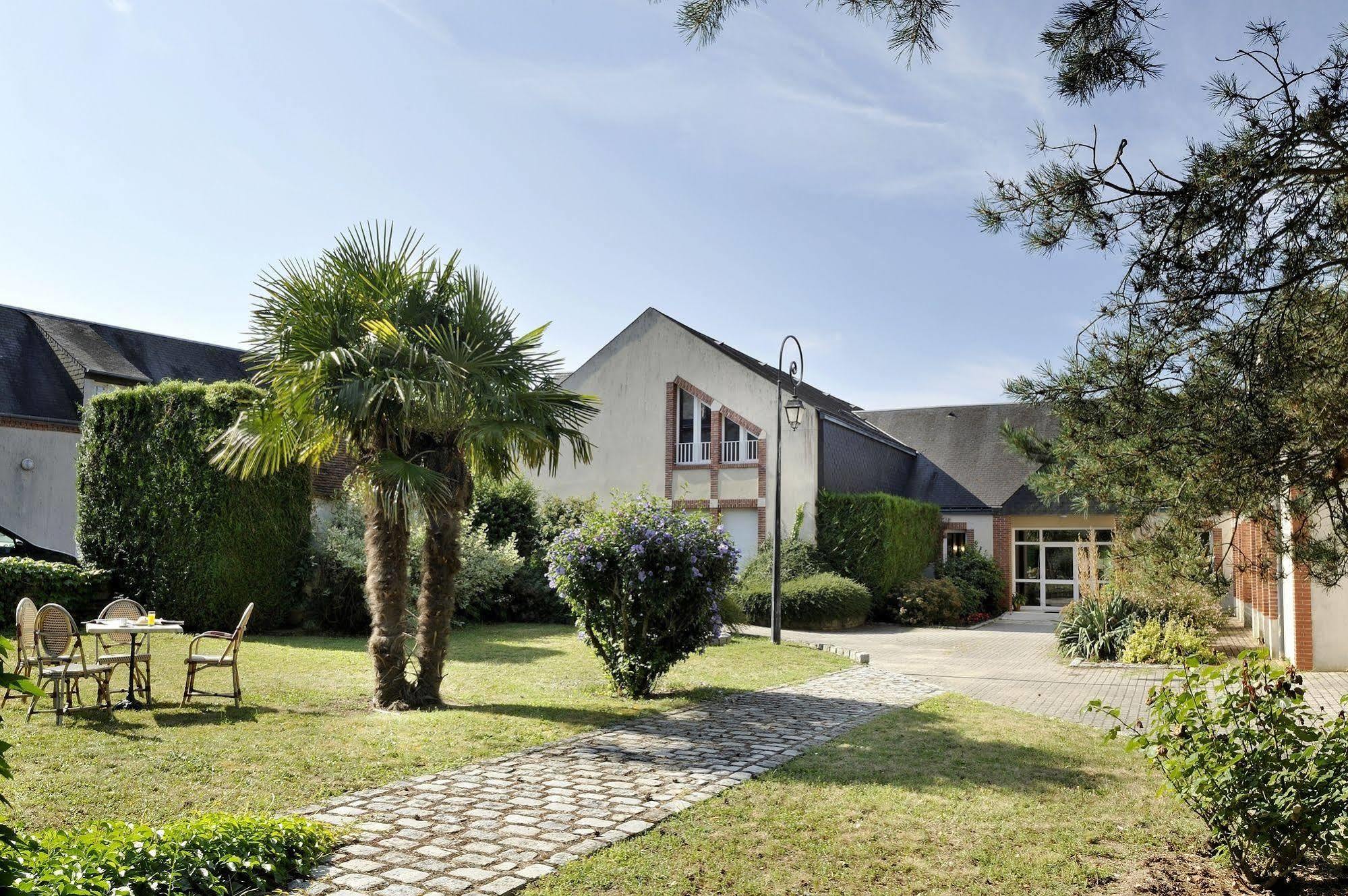 Logis Hotel Restaurant Du Labrador Saint-Benoit-sur-Loire Bagian luar foto